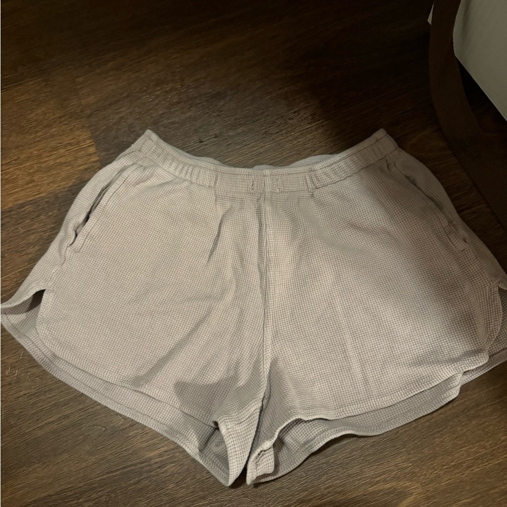comfy shorts with pockets! pale pink, size small, slightly worn